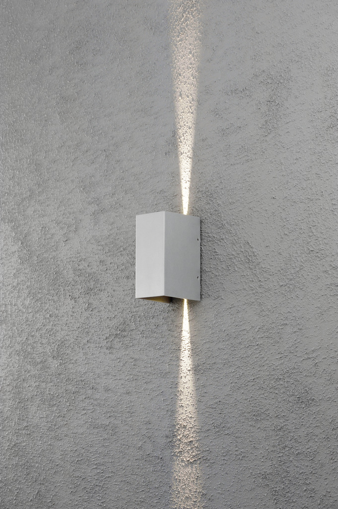 Cremona Gris lámpara de exterior De Konstsmide - Gracias a sus materiales duraderos y de alta calidad, esta lámpara es hermosa y resistente a la intemperie: una inversión ideal en estilo y funcionalidad duraderos.