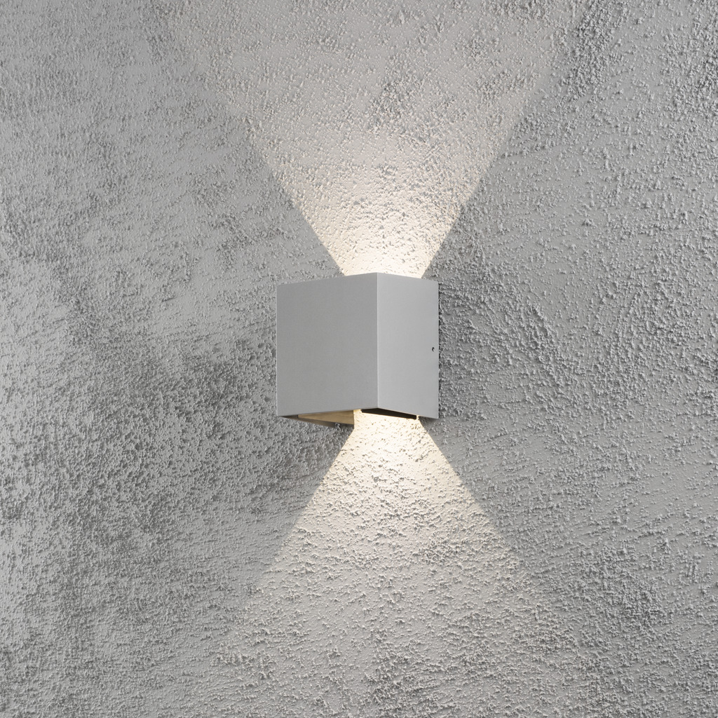 Cremona Gris lámpara de exterior De Konstsmide - Gracias a sus materiales duraderos y de alta calidad, esta lámpara es hermosa y resistente a la intemperie: una inversión ideal en estilo y funcionalidad duraderos.