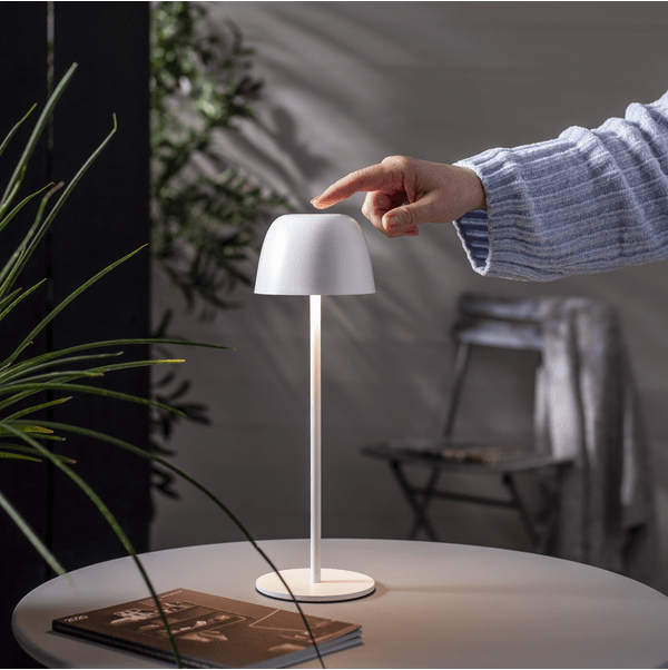 Ronda 35cm Blanco portátil De Star Trading - Elegante lámpara de mesa recargable con función de atenuación, que se ajusta manteniendo un dedo en la parte superior.