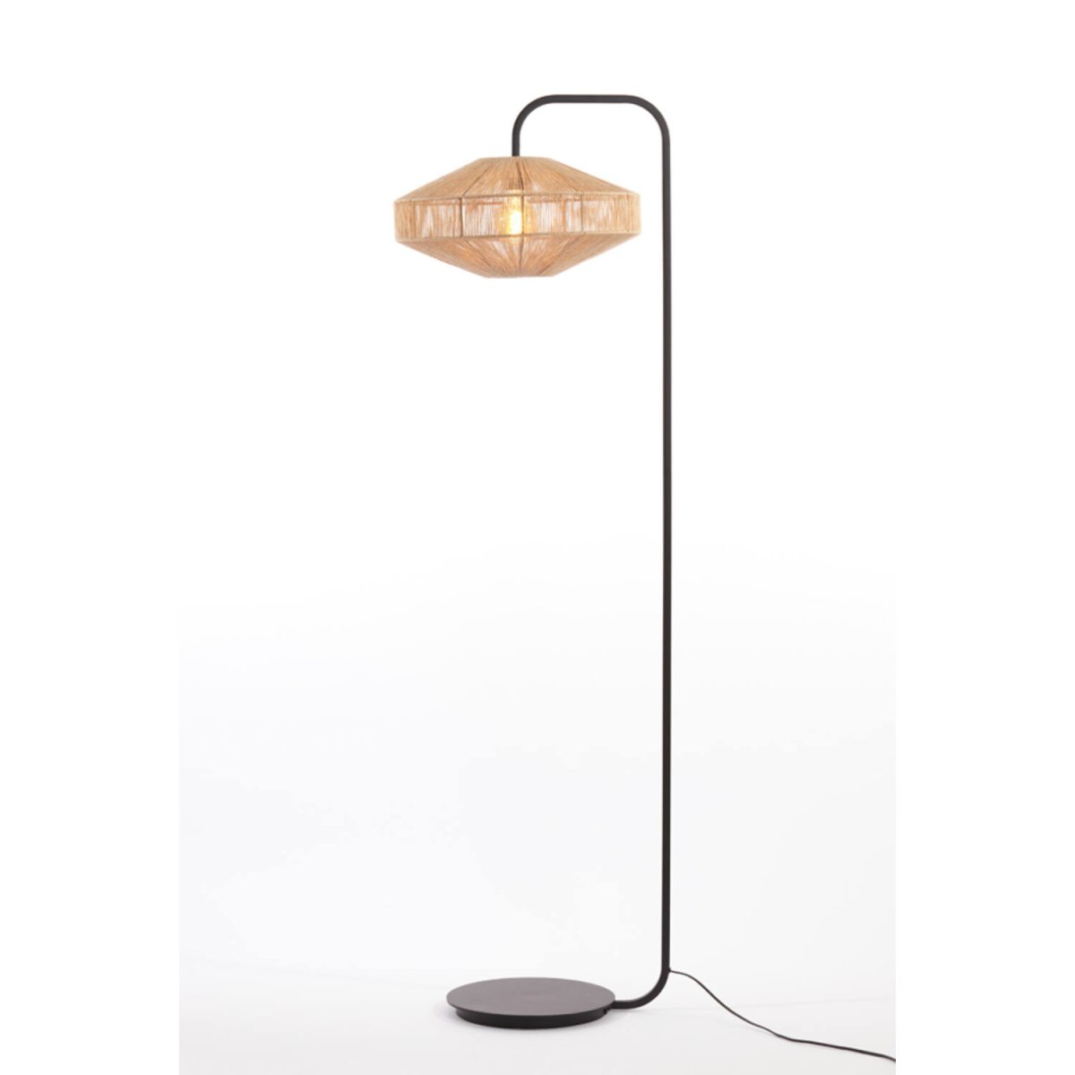 Lyra Naturaleza lámpara de pie De Light & Living - Lyra es una lámpara de pie de inspiración natural con una pantalla envuelta en hilo de algodón trenzado que crea una distribución de luz suave y agradable.