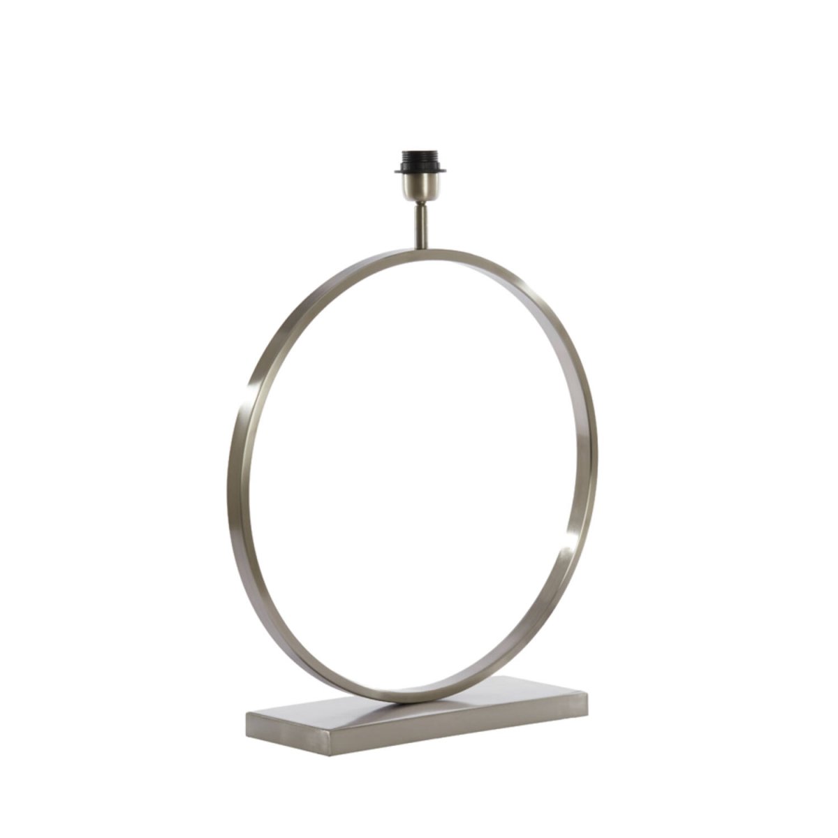 Liva 62cm Plata base de lámpara De Light & Living - La superficie plateada refleja la luz de forma hermosa, creando una atmósfera cálida y acogedora.