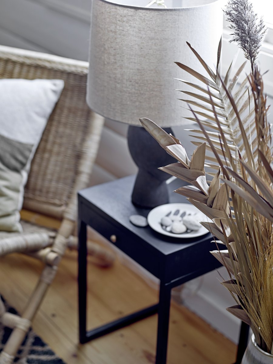 Sergio 55cm Marrón lámpara de mesa De Bloomingville - La l&aacute;mpara de mesa Sergio de Bloomingville es vers&aacute;til y elegante, con una forma minimalista inspirada en el dise&ntilde;o n&oacute;rdico.