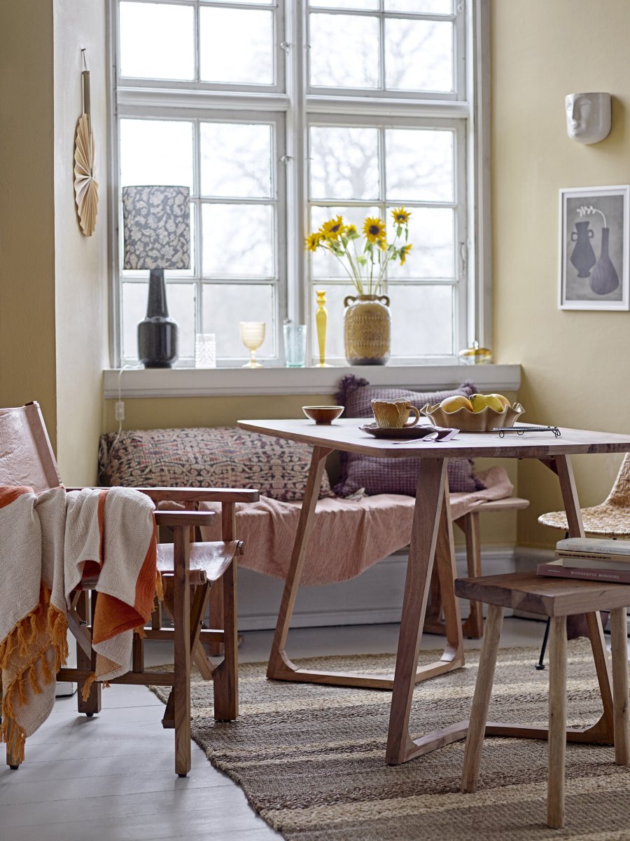 Olefine 62cm Verde lámpara de mesa De Bloomingville - La l&aacute;mpara de mesa Olefine de Bloomingville es una bonita y decorativa l&aacute;mpara de gres con un esmalte reactivo en una suave pantalla verde.