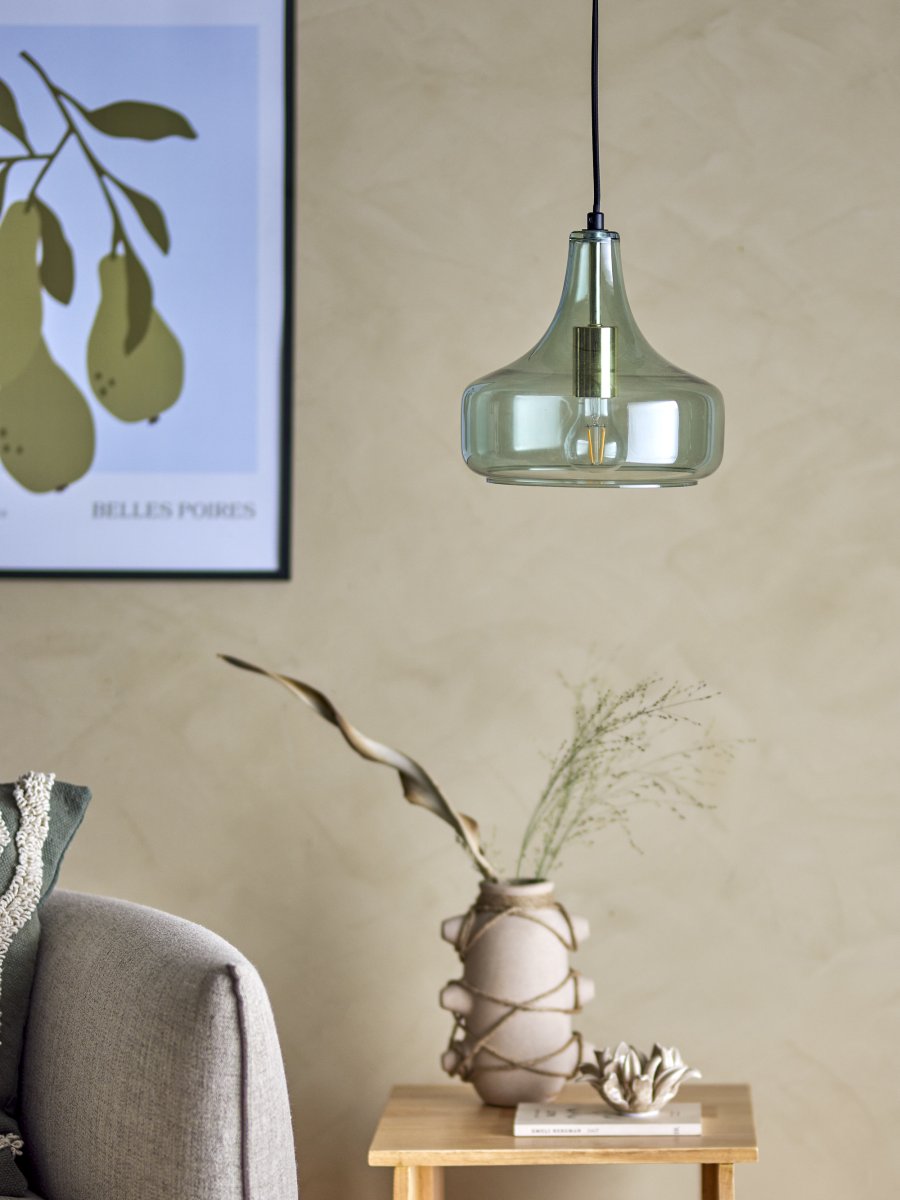 Yuser Ø25 Verde Lámpas de techo De Bloomingville - Perfecta como un complemento sutil pero con car&aacute;cter sobre la mesa del comedor, en la cocina o en el pasillo: una l&aacute;mpara colgante que combina una forma sencilla con un toque de color.
