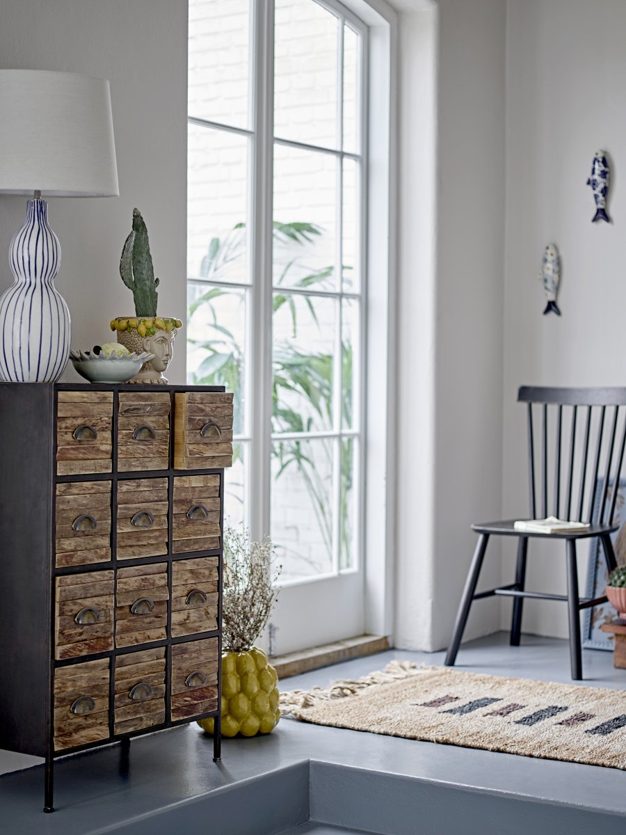 Gavisa 68cm Azul lámpara de mesa De Bloomingville - La l&aacute;mpara de mesa Gavisa es un elemento de decoraci&oacute;n de interiores elegante y &uacute;nico que aporta car&aacute;cter y estilo a su hogar.