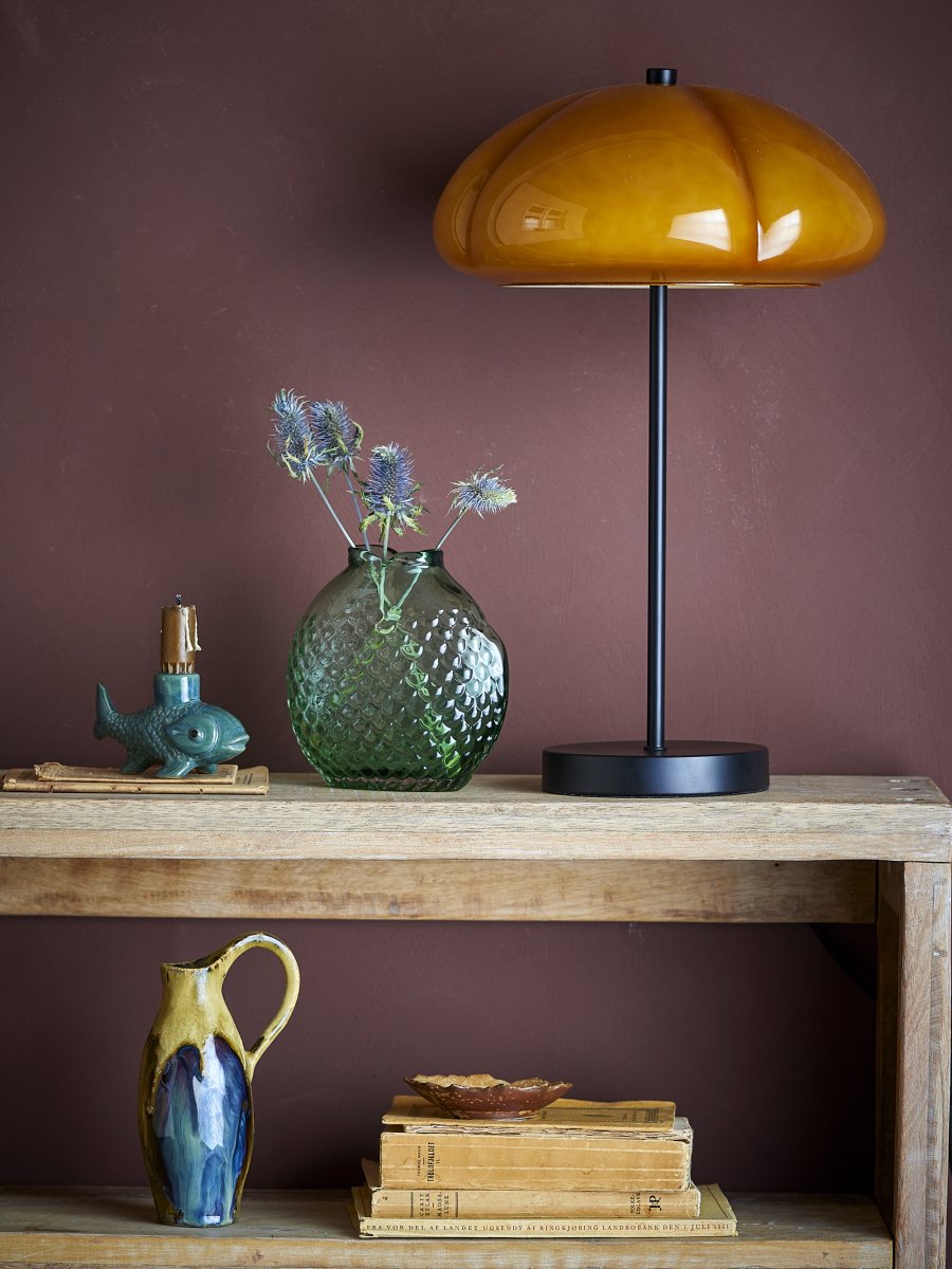 Kinoko 47cm Amarillo oscuro lámpara de mesa De Bloomingville - Un detalle perfecto para realzar su escritorio, mesa auxiliar o mesita de noche: Kinoko es a la vez una fuente de luz funcional y un toque de estilo en su interior.
