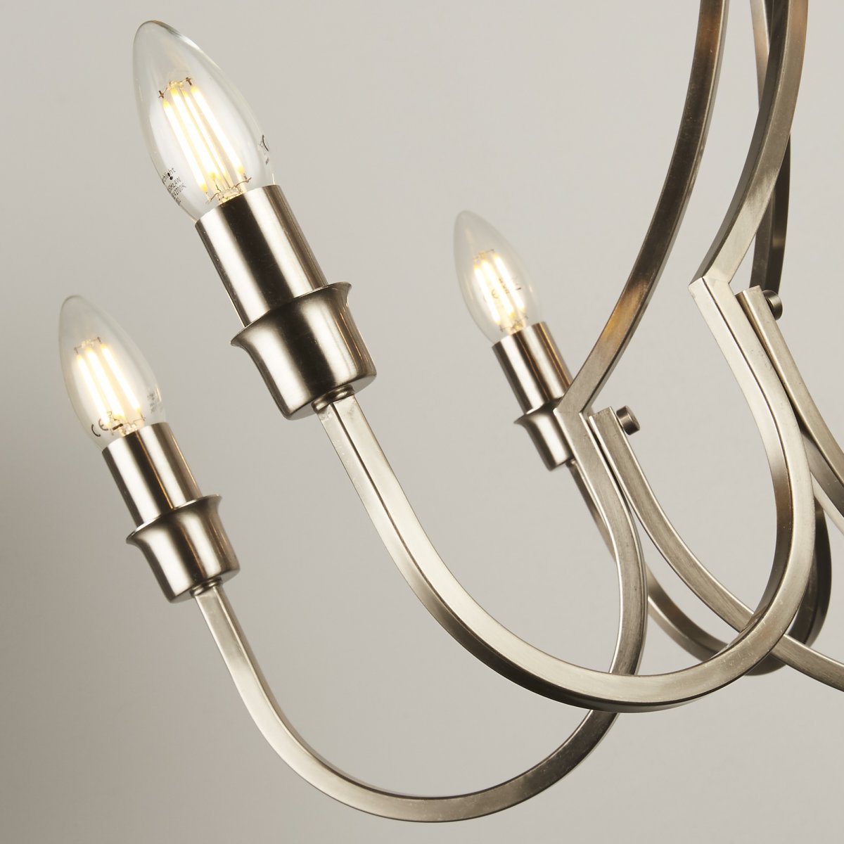 Lodge Ø75 Plata Lámpas de techo De Searchlight - Lodge es una elegante lámpara colgante con una silueta elegante y un diseño abierto que permite que la iluminación que elijas sea el centro de atención.