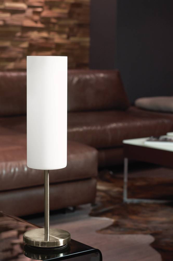 Troy 46cm Blanco lámpara de mesa De Eglo - Esta elegante l&aacute;mpara de mesa combina un dise&ntilde;o minimalista con una forma cil&iacute;ndrica cl&aacute;sica de vidrio.
