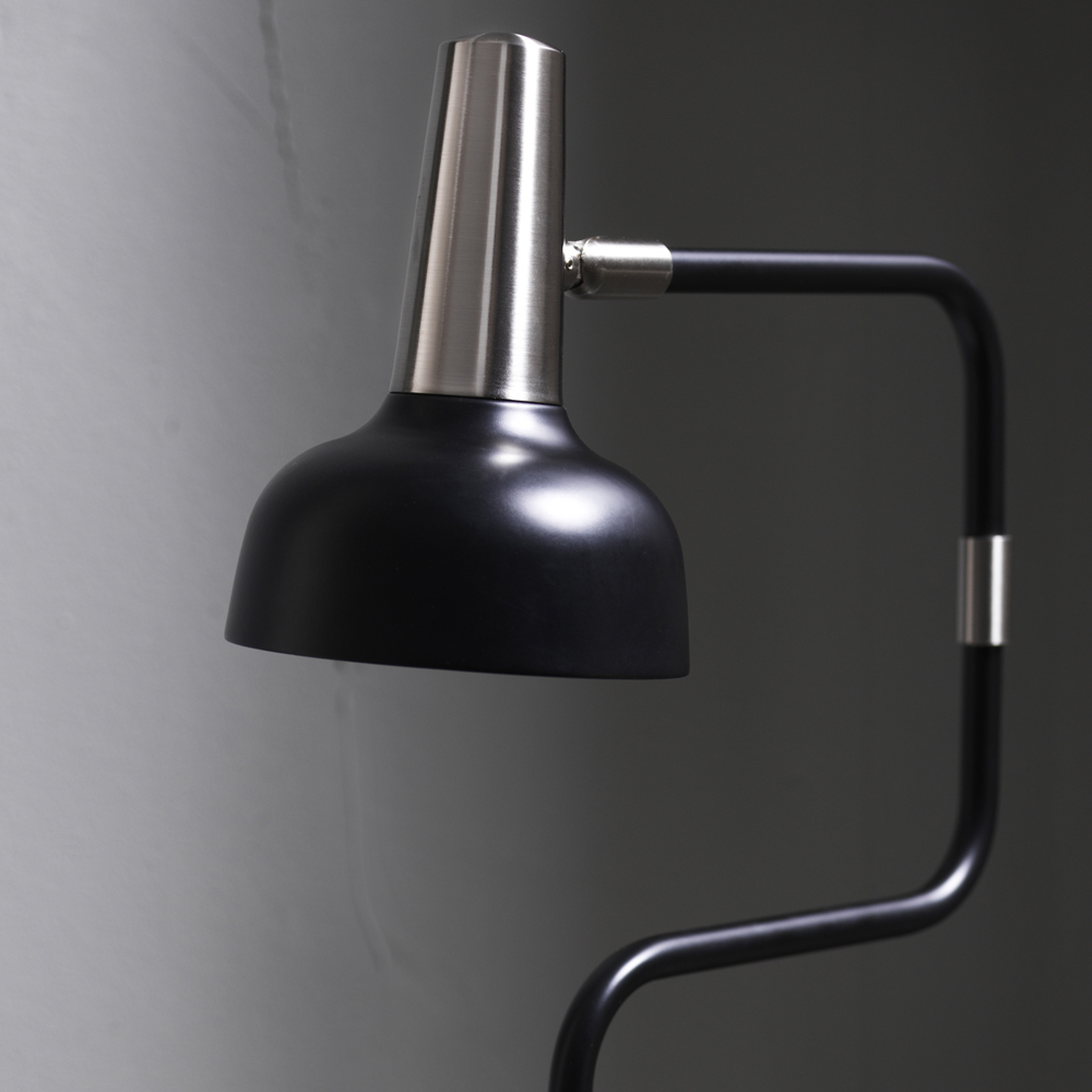 Ray Negro lámpara de pie De CO Bankeryd - La lámpara de pie Ray está diseñada para colocarse junto al sofá o al sillón favorito, al lado de la cama o en la oficina de casa.
