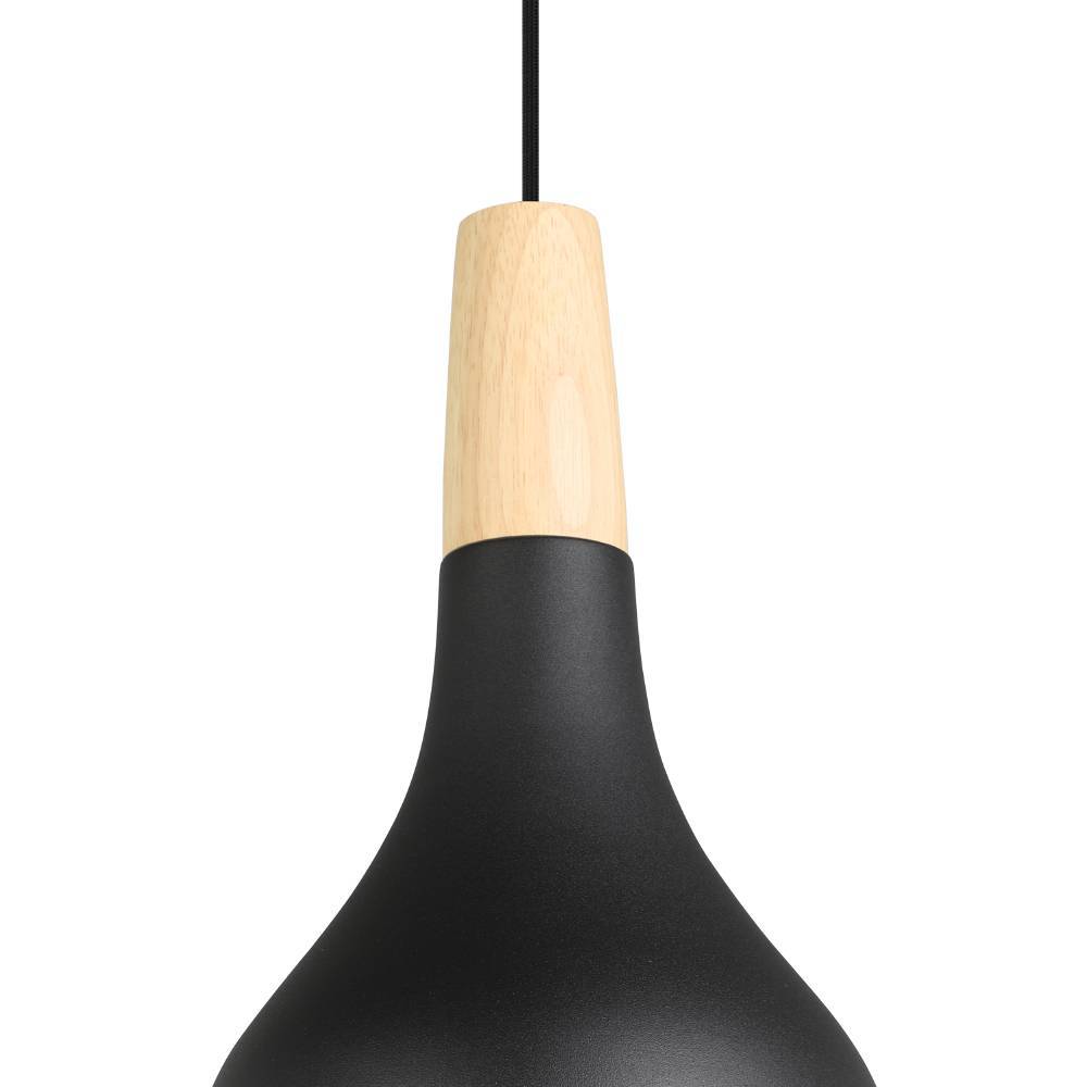 Sabinar Ø18 Negro Lámpas de techo De Eglo - La pantalla negra combinada con detalles de madera crea un aspecto elegante y nórdico que encaja perfectamente en la cocina, la mesa del comedor o como foco decorativo.