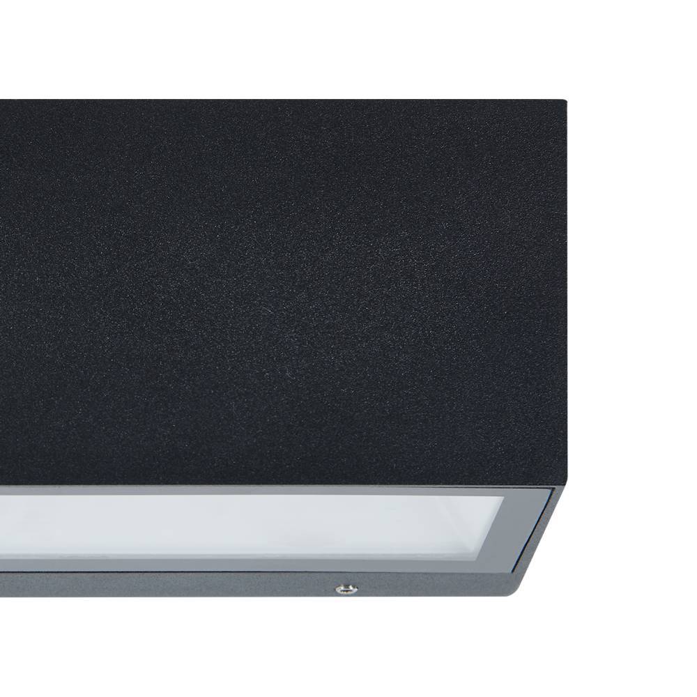 Spongano Negro lámpara de exterior De Eglo - Esta lámpara de pared tiene una carcasa cuadrada de aluminio en color negro y una pantalla de plástico transparente.