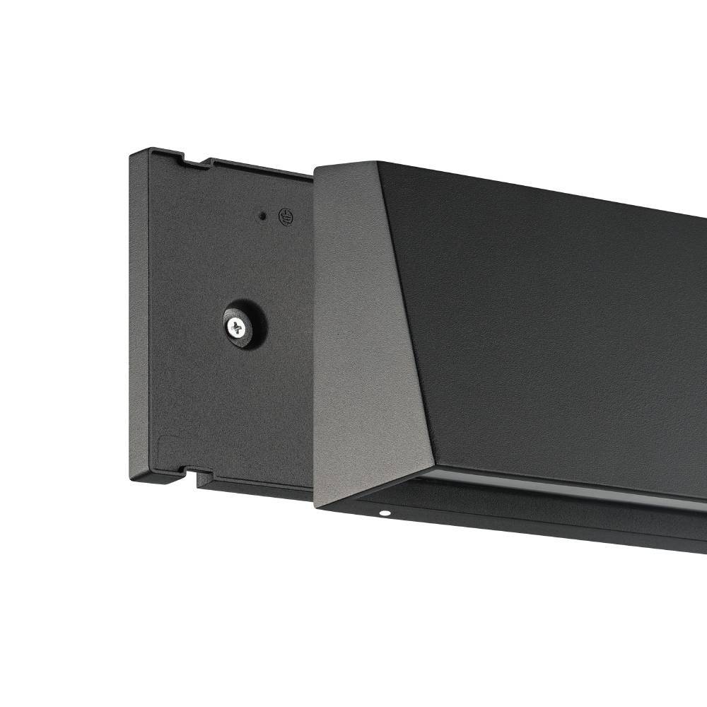 Spongano Negro lámpara de exterior De Eglo - Esta lámpara de pared tiene una carcasa cuadrada de aluminio en color negro y una pantalla de plástico transparente.