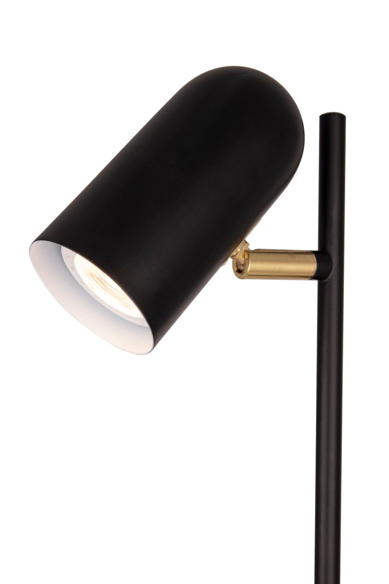 Swan Negro lámpara de pie De Globen Lighting - La lámpara está hecha de metal negro con detalles de latón cepillado y cuenta con un cable textil negro de 200 cm de largo con un interruptor de pie.