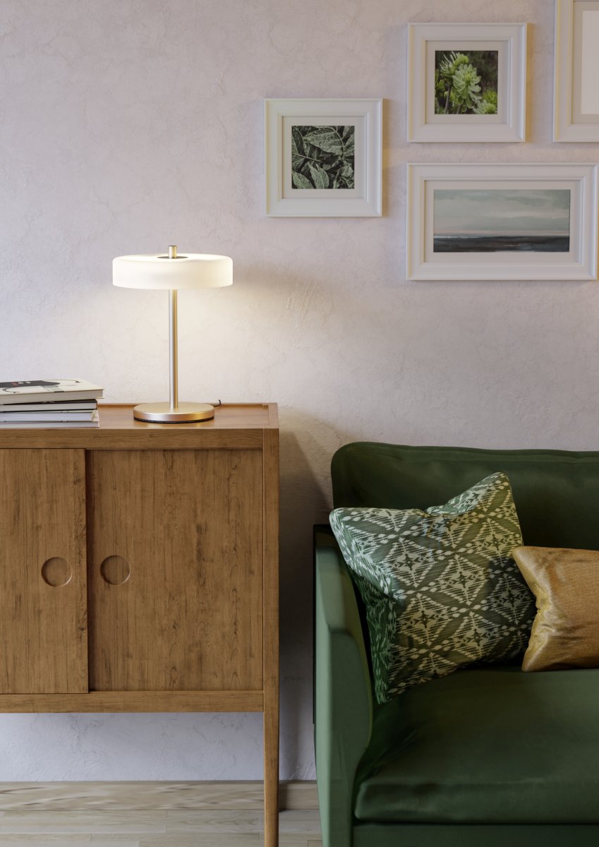 Salve 33cm Níquel lámpara de mesa De Eglo - La combinación del cristal opalino blanco y el elegante acabado de níquel convierte a Salve en una lámpara de mesa decorativa que luce estupenda en una mesa auxiliar, un escritorio o junto a una ventana.