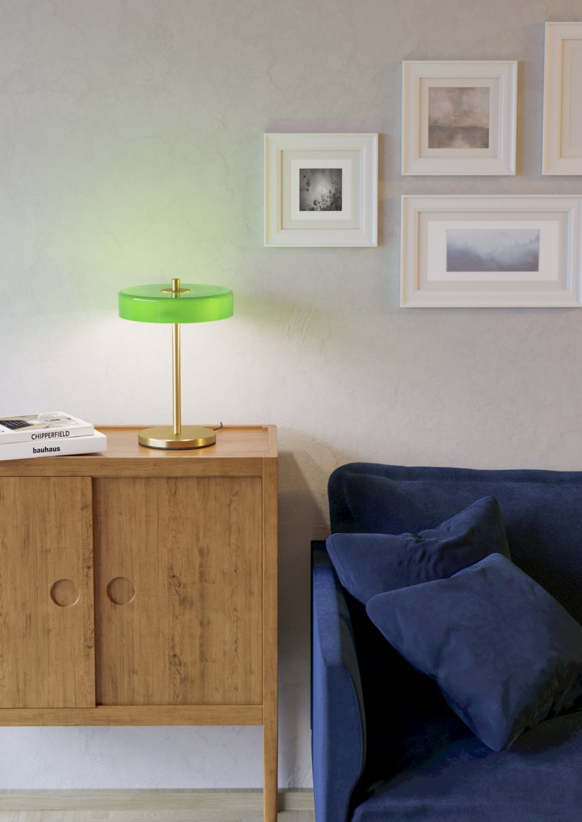 Salve 33cm Latón lámpara de mesa De Eglo - La lámpara de mesa Salve destaca por su base metálica con efecto latón y su pantalla redonda de cristal verde, que le confieren un aspecto suave y agradable.