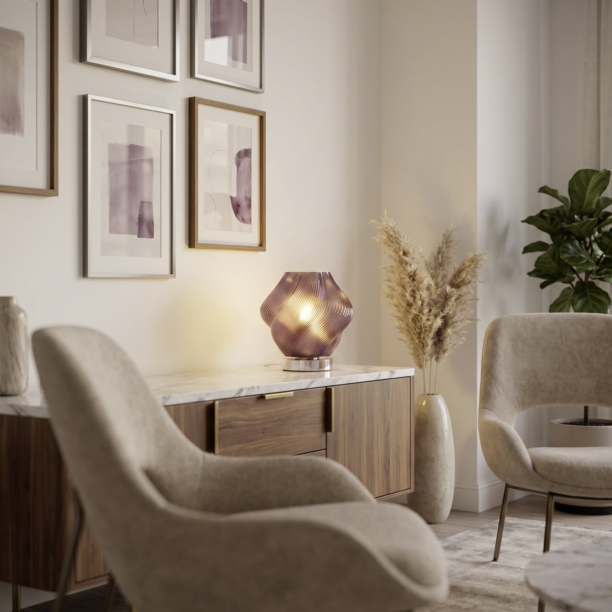 Vicenne 23cm Púrpura lámpara de mesa De Eglo - Vicenne es una lámpara de mesa decorativa de cristal violeta con una base cromada brillante.