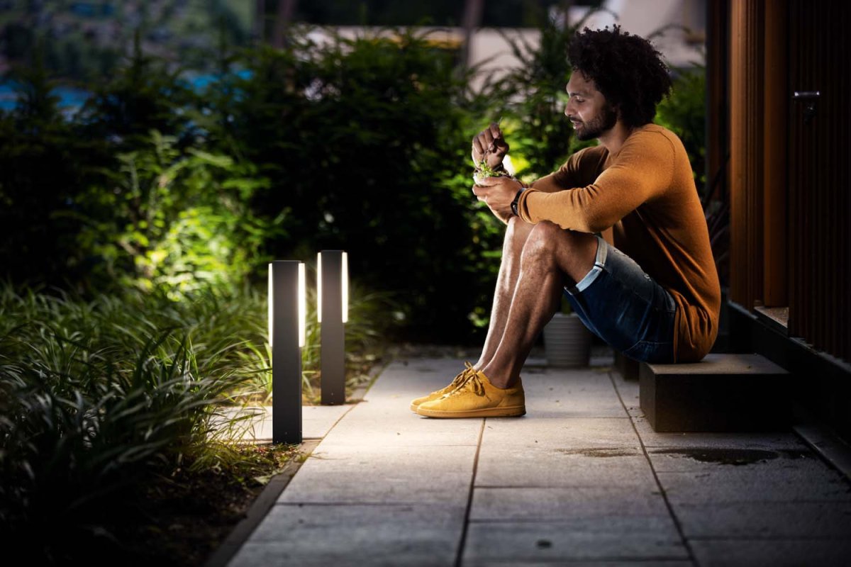 Stratosphere 42cm Antracita balizas De Philips - Las luminarias para exteriores ultraeficientes Philips Stratosphere utilizan nuevas tecnolog&iacute;as innovadoras para reducir las emisiones de carbono, el desperdicio de materiales y el consumo de energ&iacute;a.