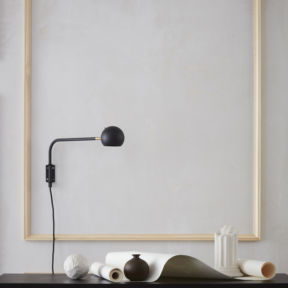 Yes! 45cm Antracita lámpara de pared De CO Bankeryd - Disponible en varios colores y parte de una familia de productos que incluye lámparas de pared, de pie y de mesa.