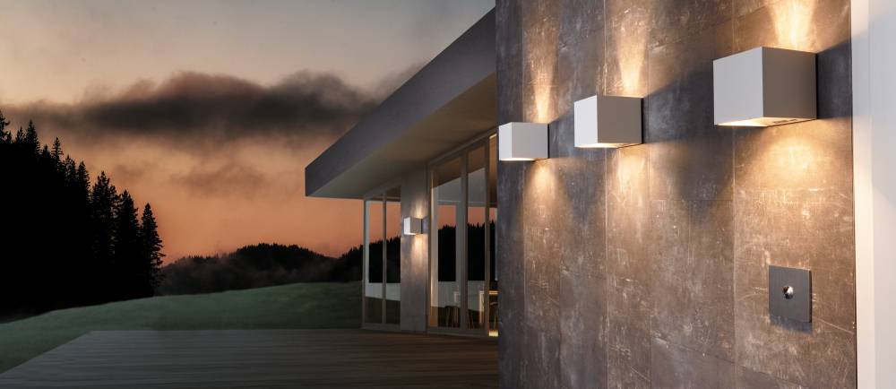 Calpino Blanco lámpara de exterior De Eglo - La l&aacute;mpara emite una luz sutil y suave hacia arriba y hacia abajo, creando un ambiente agradable en el hogar.