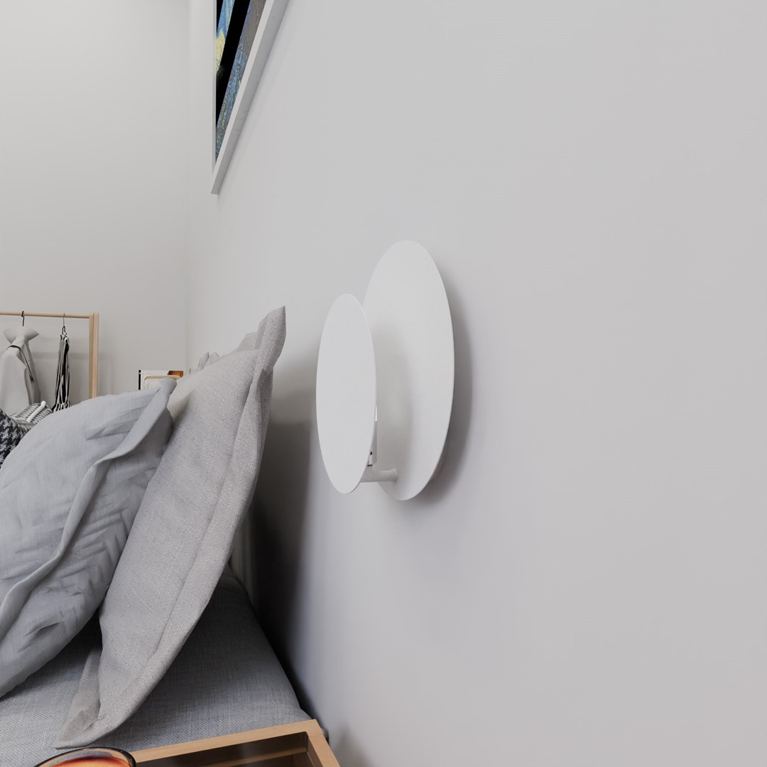 Circle 22cm Blanco lámpara de pared De Emibig Lighting - Sus círculos geométricos llaman la atención y gracias a los elementos de madera el interior parece cálido y acogedor.