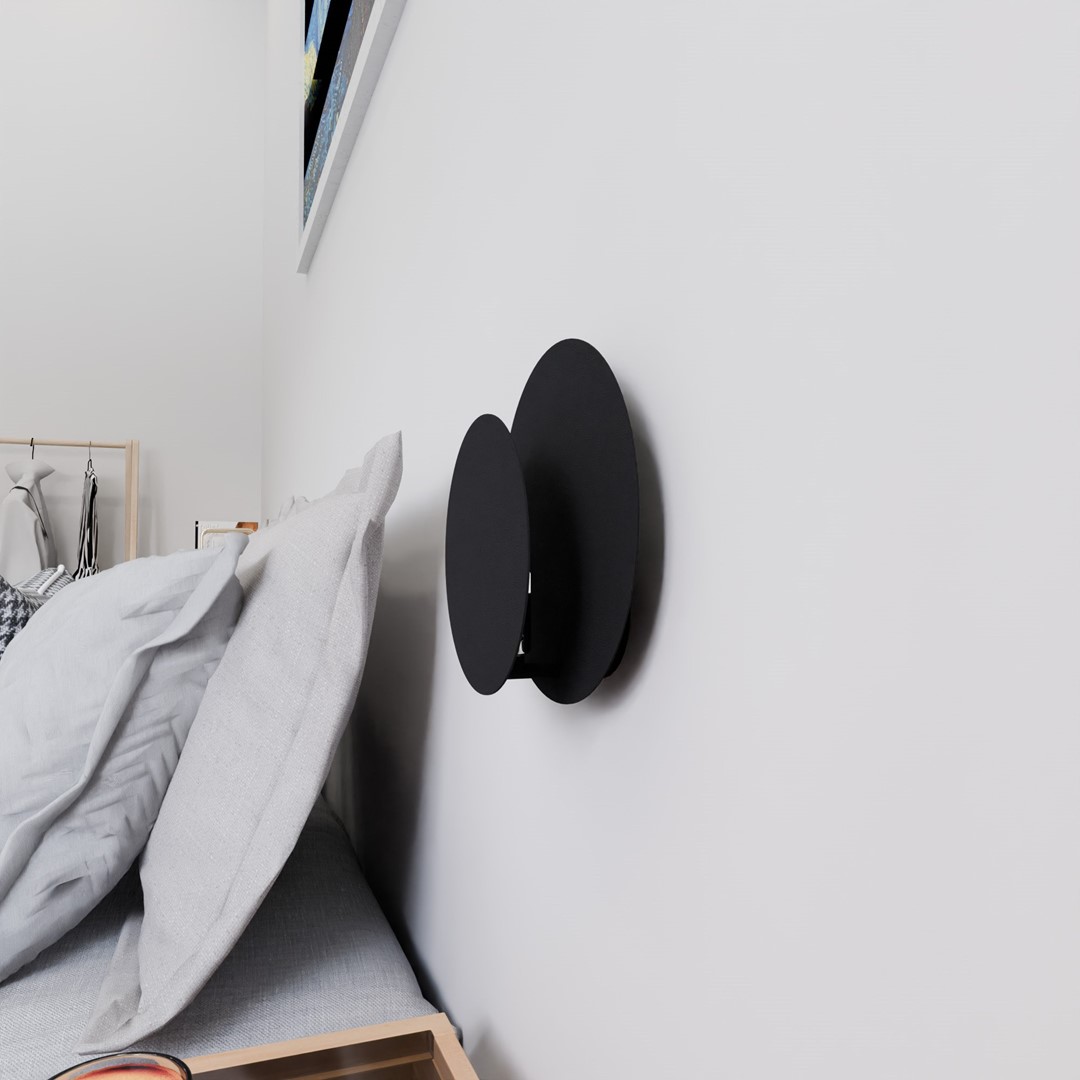 Circle 22cm Negro lámpara de pared De Emibig Lighting - Sus c&iacute;rculos geom&eacute;tricos llaman la atenci&oacute;n y gracias a los elementos de madera el interior parece c&aacute;lido y acogedor.