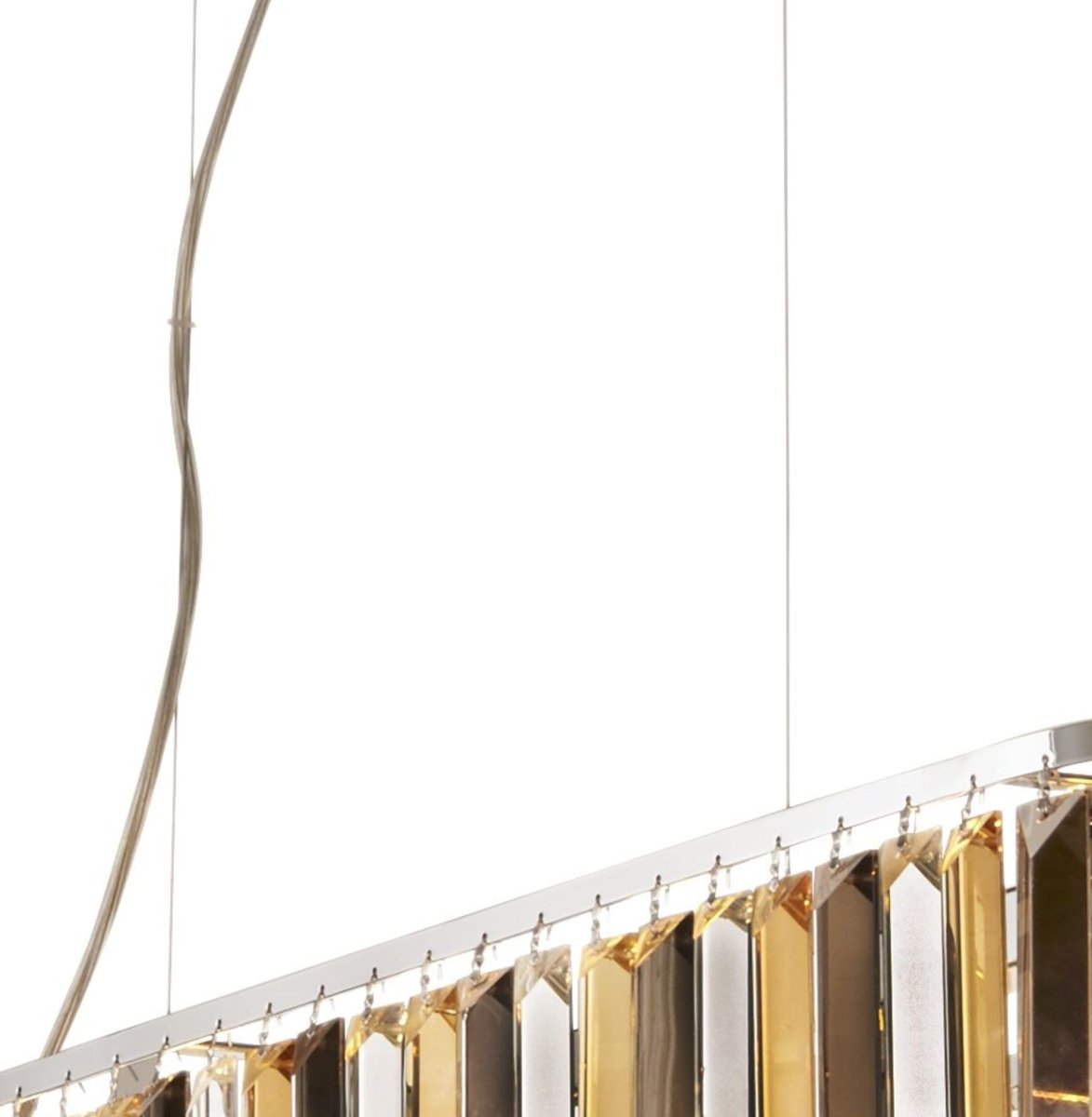 Clarissa 100cm Cromo Lámpas de techo De Searchlight - Una mezcla de gotas de cristal transparente, ámbar y ahumado cuelgan elegantemente sobre las velas, reflejando la luz sobre ellas.