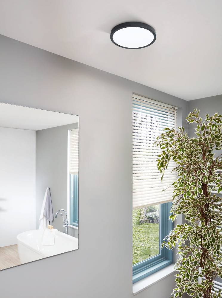 Fueva Ø28 Negro lámpara de baño De Eglo - La forma redonda y el difusor blanco difunden una luz uniforme y agradable, perfecta para iluminar estancias peque&ntilde;as y grandes.