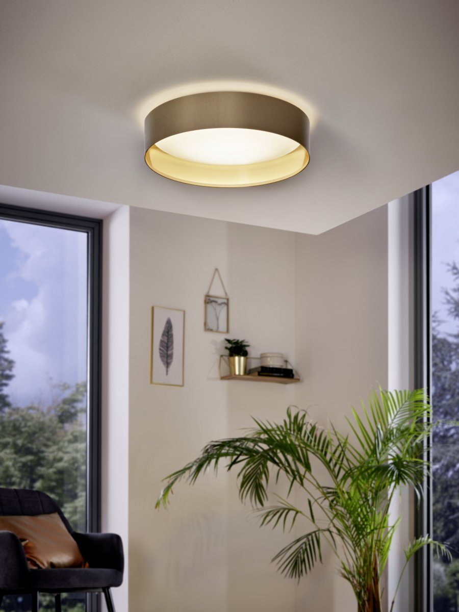 Maserlo Ø38 Beige plafón De Eglo - La l&aacute;mpara de techo Maserlo impresiona por su estructura textil beige y su interior dorado brillante, que le confieren un aspecto elegante.