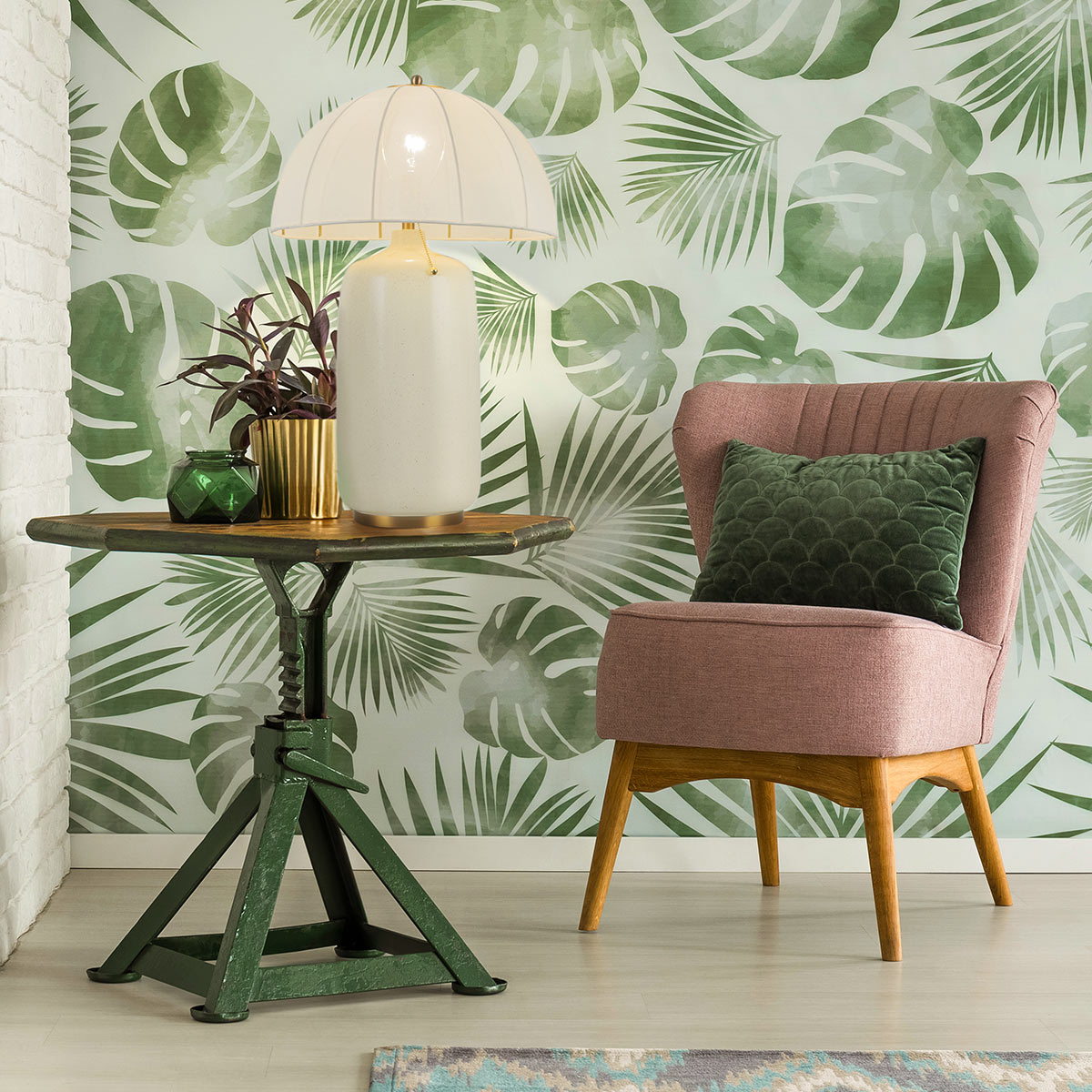 Crosby 70cm Blanco cremoso lámpara de mesa De Elstead Lighting - La tela permite el paso de la luz, creando un brillo agradable, mientras que la forma de la pantalla se convierte en un elemento decorativo.