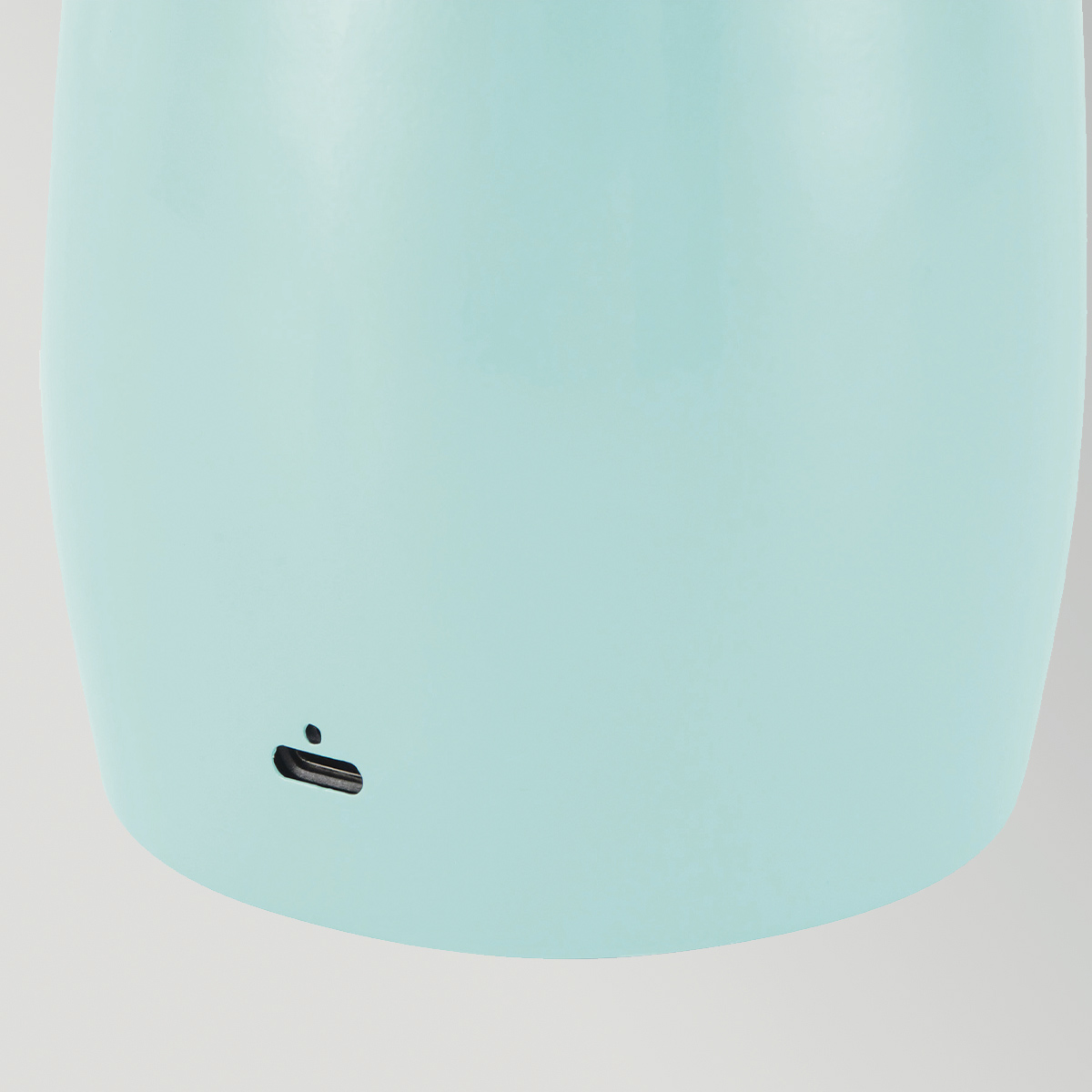 Poppy 27cm azul claro portátil De Elstead Lighting - Poppy es una l&aacute;mpara de mesa port&aacute;til fabricada en metal pulido soplado a mano con detalles decorativos de lat&oacute;n.