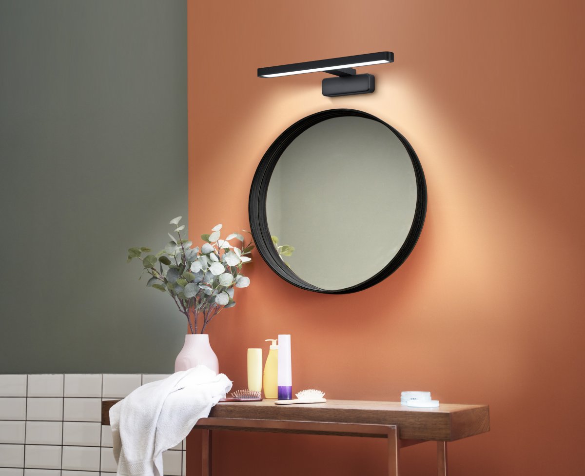 Orbis 40cm Negro lámpara de baño De Osram - Lampan g&aring;r att f&auml;sta genom att skruva fast p&aring; v&auml;ggen eller kl&auml;mma fast p&aring; badrumsspegeln.