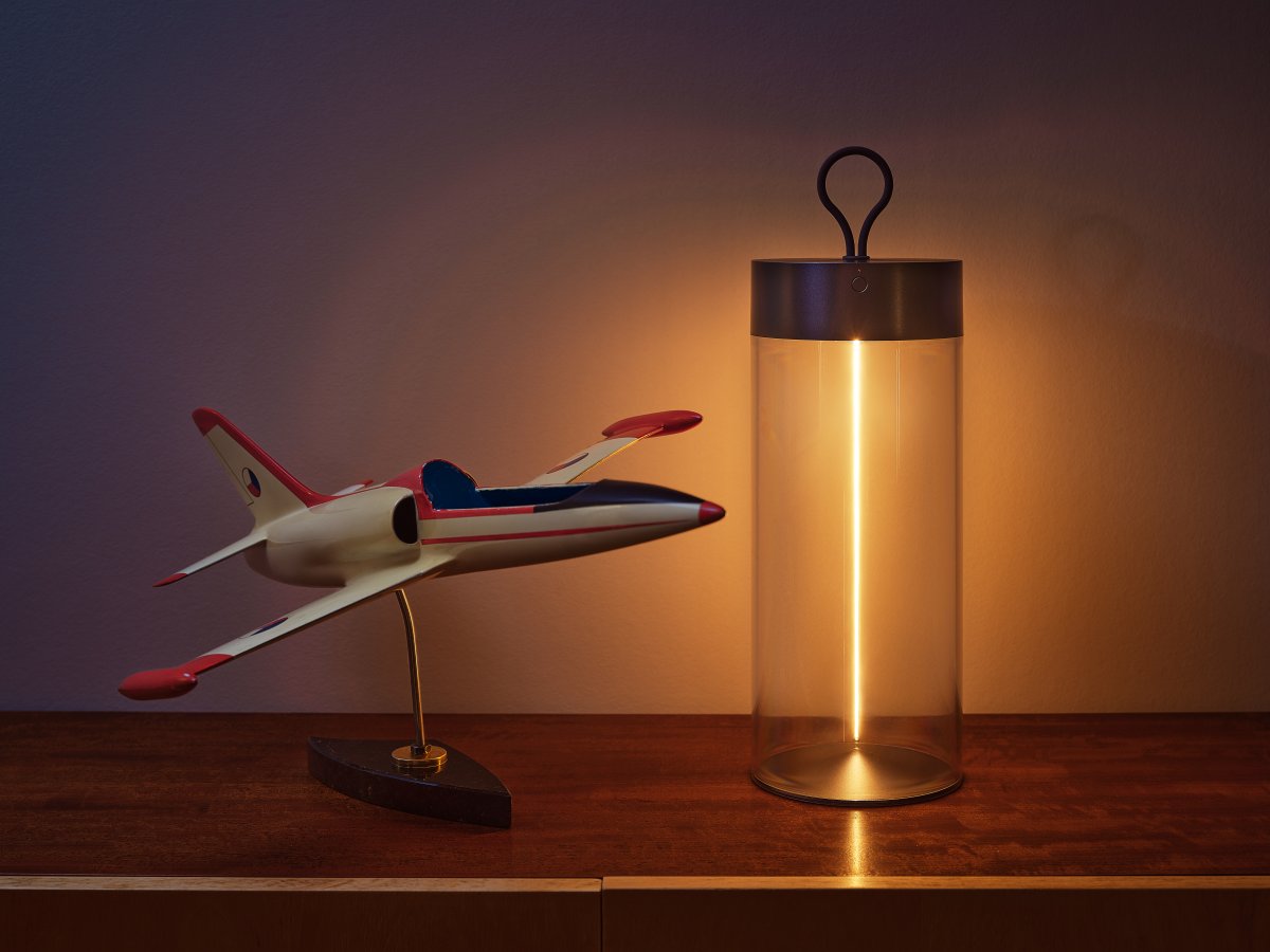 Decor Filament 32cm Gris oscuro portátil De Ledvance - La lámpara dispone de un interruptor táctil con un regulador de intensidad integrado de 3 niveles.