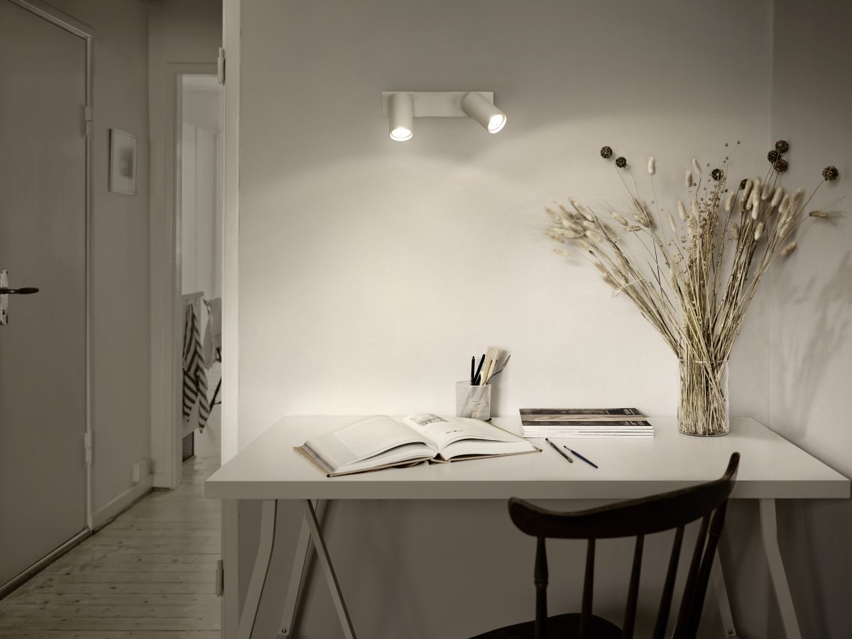Octagon 2 Blanco foco de techo De Ledvance - Den n&auml;tta formen i kombination med de r&ouml;rliga spotlightsen g&ouml;r den m&aring;ngsidig och passar in i alla hem och stilar.