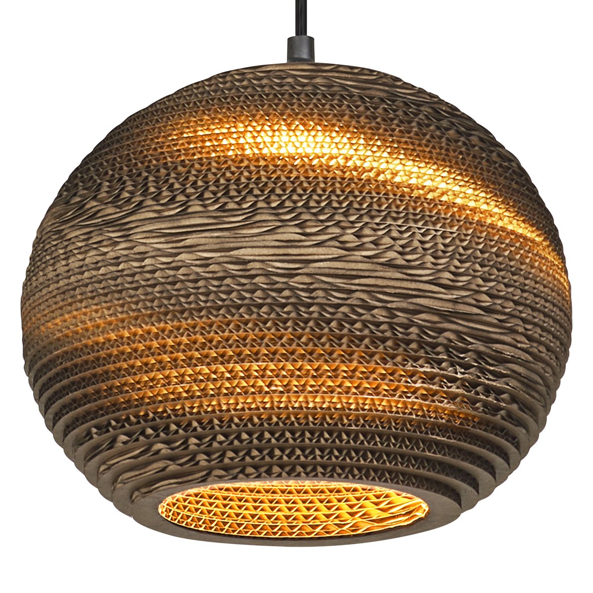 Cardboard Ball Ø26 Marrón Lámpas de techo De Osram - La pantalla redonda hecha de varias capas de cart&oacute;n crea un hermoso juego de luz en la habitaci&oacute;n cuando est&aacute; iluminada y contribuye a una atm&oacute;sfera c&aacute;lida y natural.