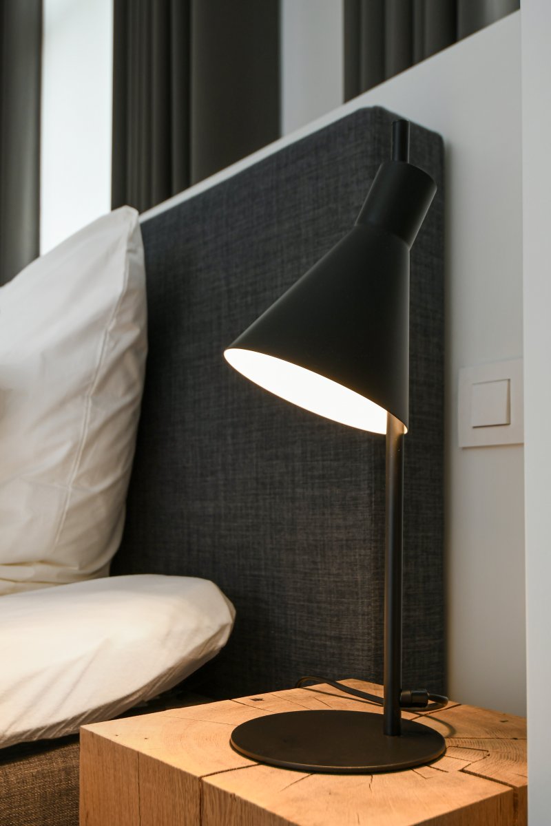 Tokio 44cm Negro lámpara de escritorio De Osram - Tokio es una elegante l&aacute;mpara de mesa con un dise&ntilde;o moderno.