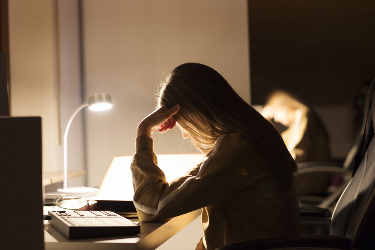 Office Cylinder 30cm Blanco lámpara de escritorio De Ledvance - B&aring;da ljusstyrkan och f&auml;rgtemperaturen g&aring;r att justera i tre steg med touchbrytaren p&aring; lampfoten.