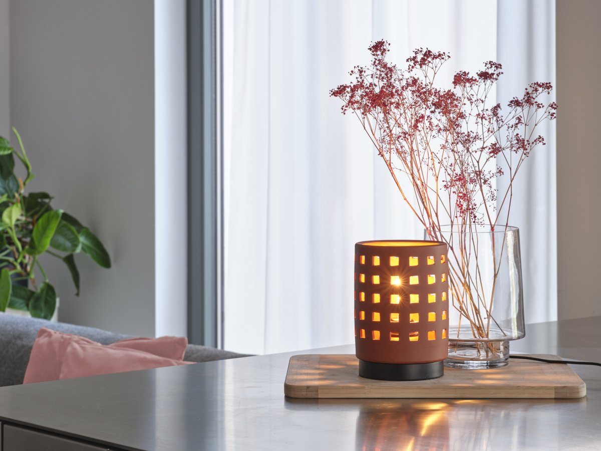 Clay Windows 15cm Marrón lámpara de mesa De Ledvance - Placera f&ouml;rslagsvis i vardagsrummet som st&auml;mningsbelysning eller i sovrummet som s&auml;nglampa.