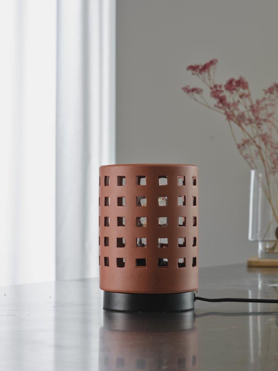 Clay Windows 15cm Marrón lámpara de mesa De Ledvance - Placera f&ouml;rslagsvis i vardagsrummet som st&auml;mningsbelysning eller i sovrummet som s&auml;nglampa.