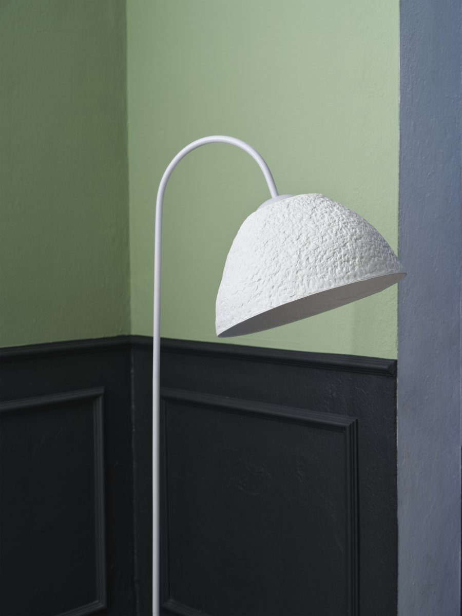 Camel Bell Blanco lámpara de pie De Ledvance - El interruptor de encendido con regulador de intensidad integrado se encuentra en el cable y permite un fácil manejo y la posibilidad de ajustar el brillo según sea necesario.