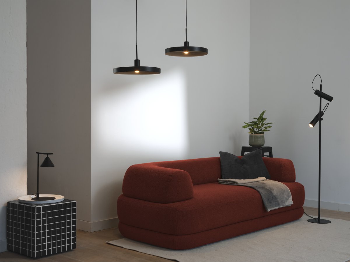Plate Ø40 Negro Lámpas de techo De Osram - El interior de la pantalla es de color beige, lo que garantiza una distribuci&oacute;n de luz hermosa y brillante en la habitaci&oacute;n.