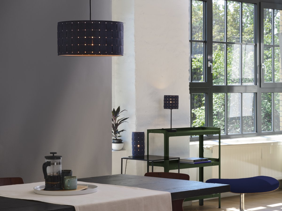 Felt Weaving Ø48 Gris oscuro Lámpas de techo De Ledvance - Dekorativ pendel med sk&auml;rm gjord av fl&auml;tad filt vilket ger en fin och varm ljusspridning i rummet.