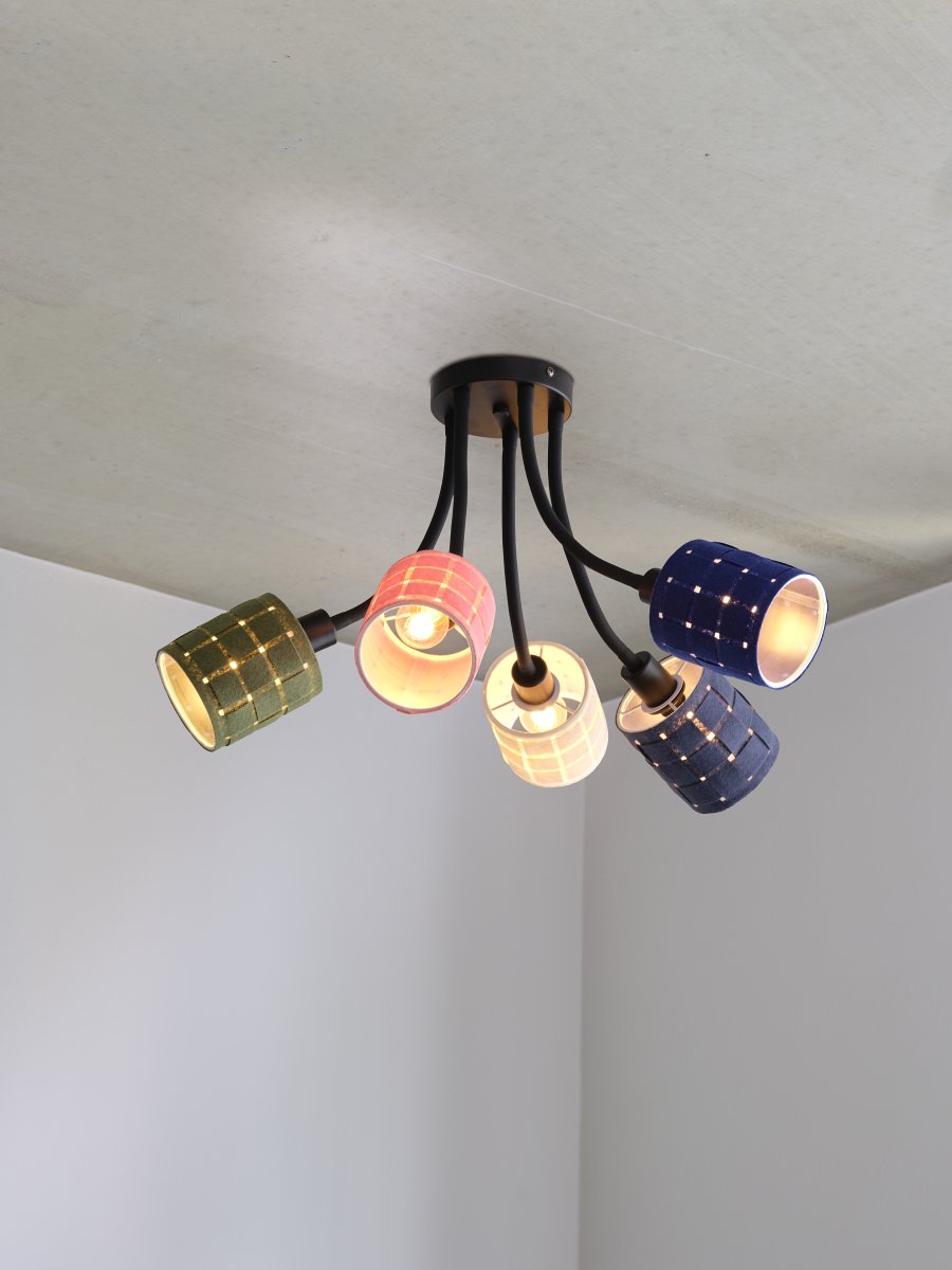 Felt Weaving Cans 63cm Multicolor plafón De Ledvance - Varje arm har en sk&auml;rm av fl&auml;tad filt vilket ger en fin och varm ljusspridning i rummet.