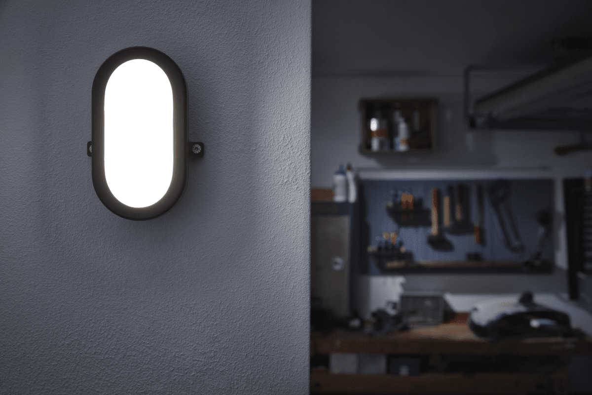 Bulkhead 6W Negro lámpara de exterior De Ledvance - Bulkhead &auml;r en smidig belysningl&ouml;sning f&ouml;r dig som beh&ouml;ver en enkel lampa med bra ljus i t.