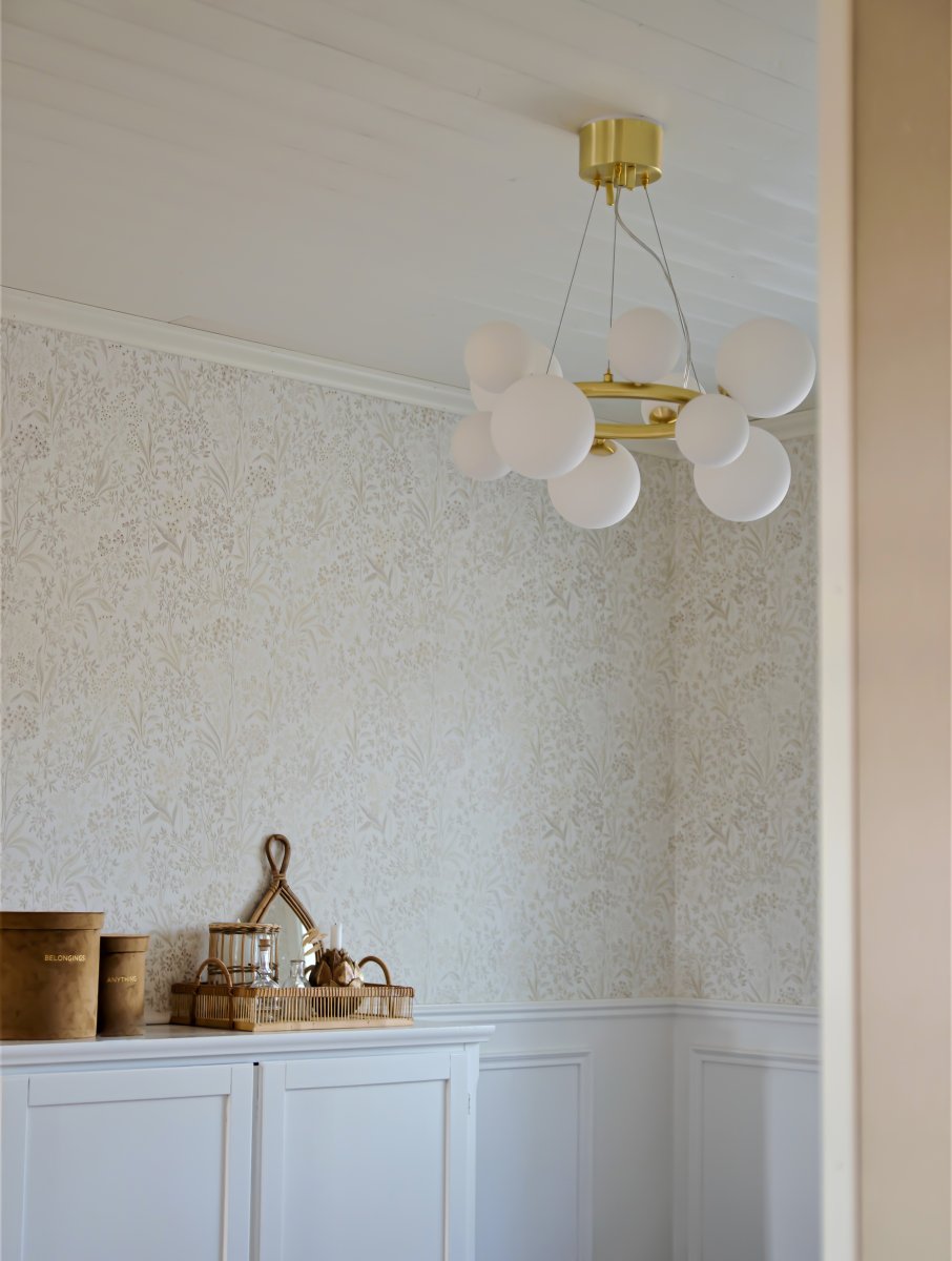 Molekyl Ø50 Latón mate Lámpas de techo De Aneta Lighting - Su diseño moderno y único combinado con materiales de alta calidad lo convierte en la opción ideal para las personas que se preocupan por el diseño: una lámpara que mejora el estado de ánimo y marca un estilo.