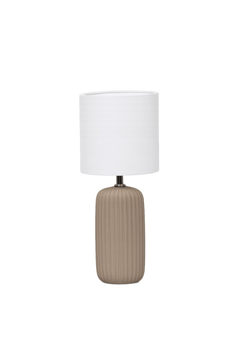 Imagen ampliada de Palizzo 33cm Marrón lámpara de mesa De Nordic Lighting - Palizzo es una elegante l&aacute;mpara de mesa con una base alargada de cer&aacute;mica y una cl&aacute;sica pantalla de tela blanca.
