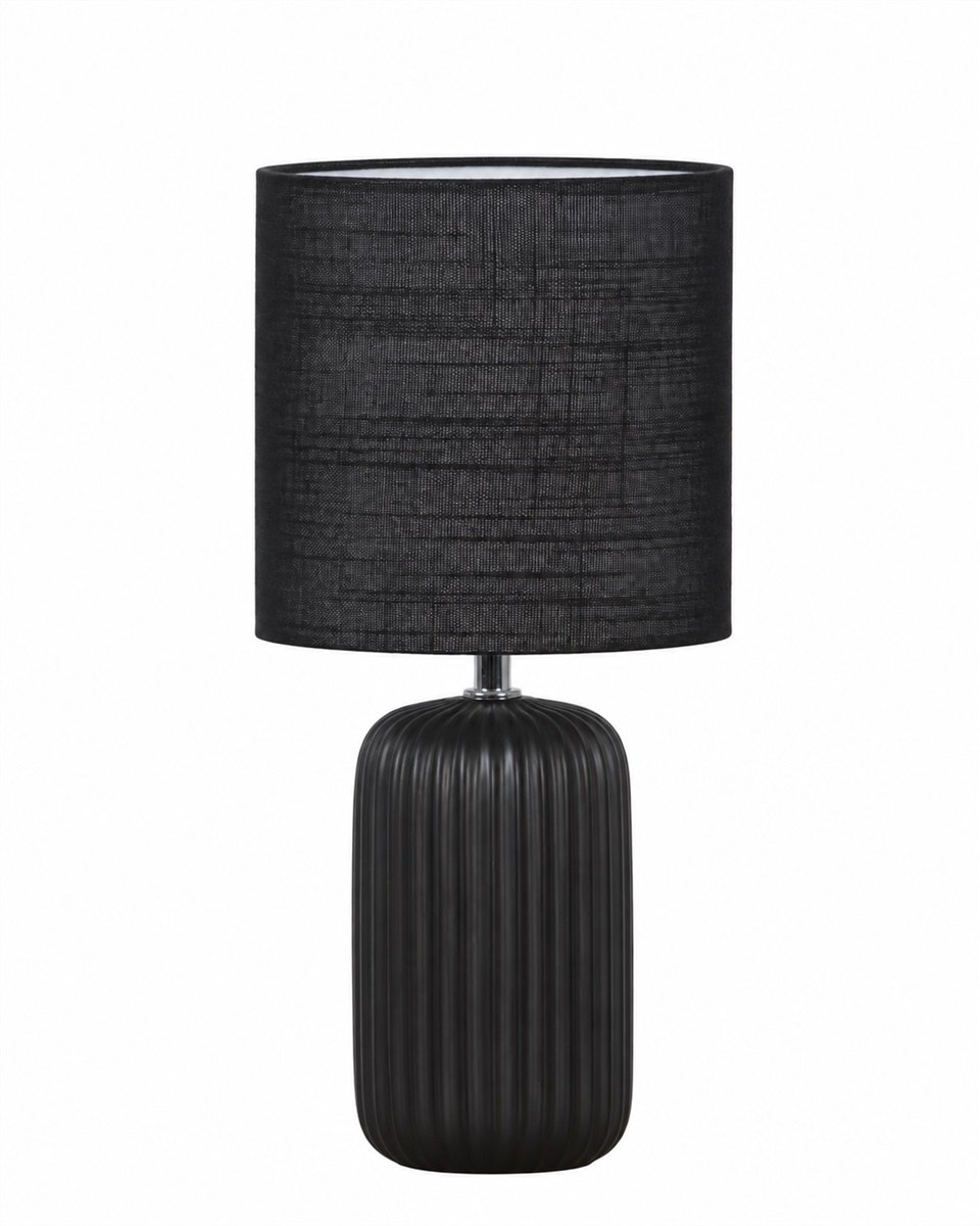 Palizzo 33cm Negro lámpara de mesa De Nordic Lighting - La l&aacute;mpara de mesa Palizzo en negro presenta una elegante base de cer&aacute;mica con elegantes ranuras y una pantalla de lino a juego.