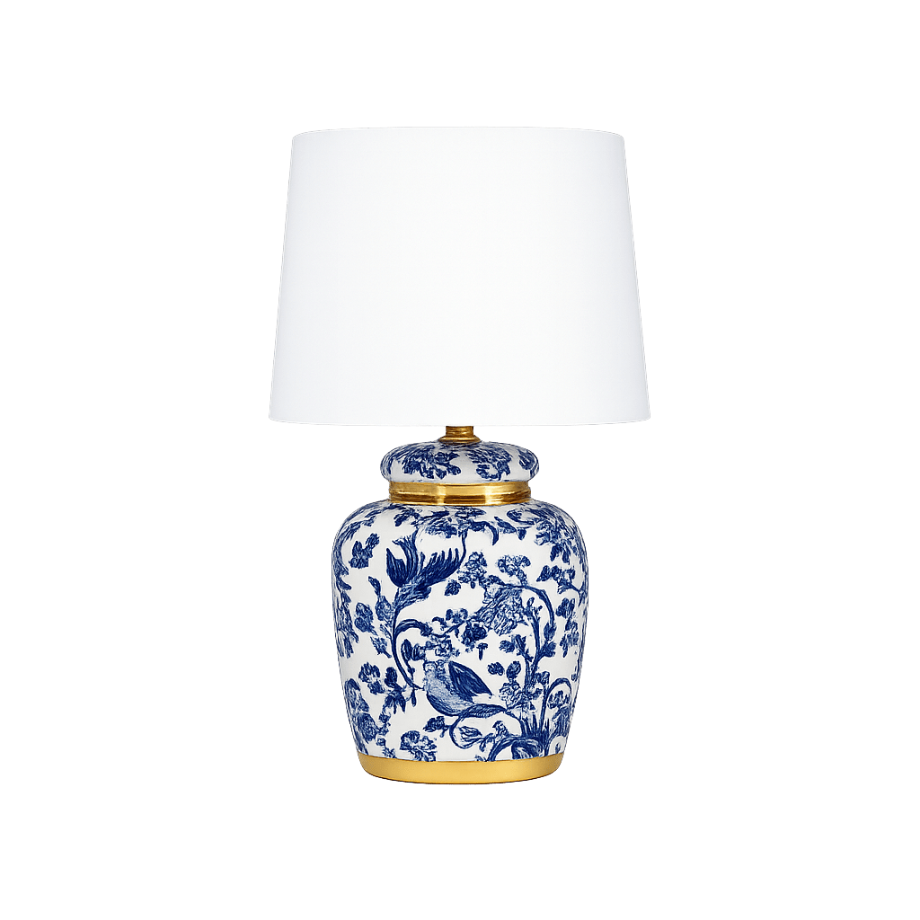 Blomsterlilla 30cm Azul lámpara de mesa De Lampan - Preciosa l&aacute;mpara de mesa con un decorativo estampado azul y blanco en la base de porcelana y detalles de lat&oacute;n.