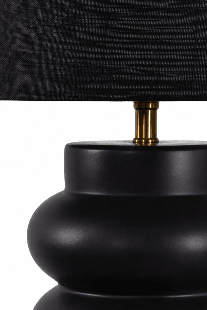 Anelli 56cm Negro lámpara de mesa De Nordic Lighting - La l&aacute;mpara de mesa Anelli&nbsp;negra combina una elegante base de cer&aacute;mica con una elegante pantalla de lino.