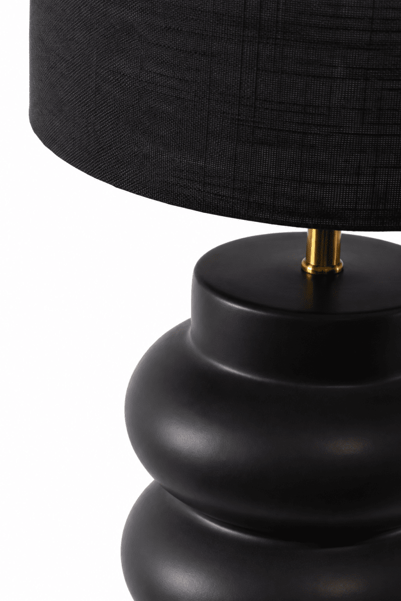 Anelli 56cm Negro lámpara de mesa De Nordic Lighting - La l&aacute;mpara de mesa Anelli&nbsp;negra combina una elegante base de cer&aacute;mica con una elegante pantalla de lino.