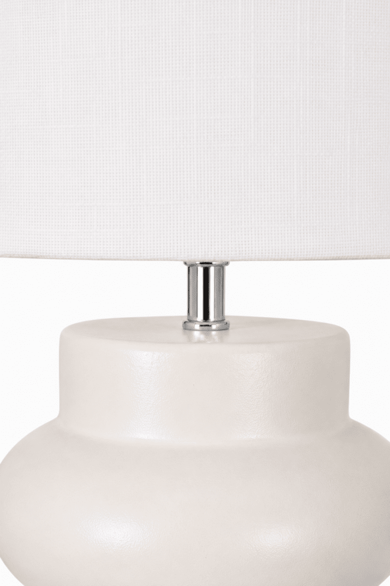 Anelli 56cm Blanco lámpara de mesa De Nordic Lighting - Su forma suave y org&aacute;nica y su color neutro la convierten en un complemento vers&aacute;til para cualquier estancia.